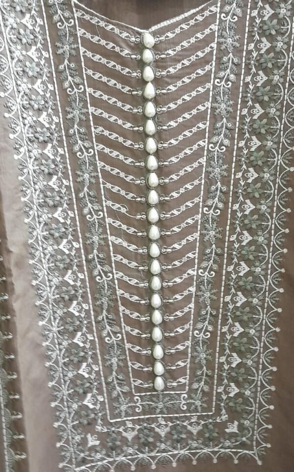 Khaddar Embroidery 3-Piece Stitched Suit